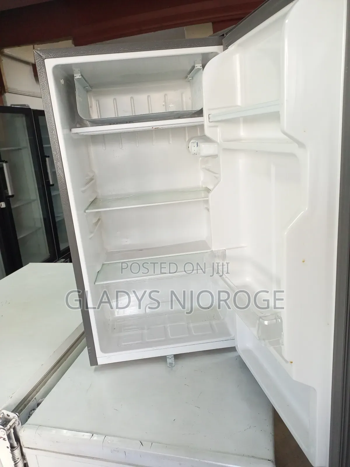 Roch Medium Fridge (100l)