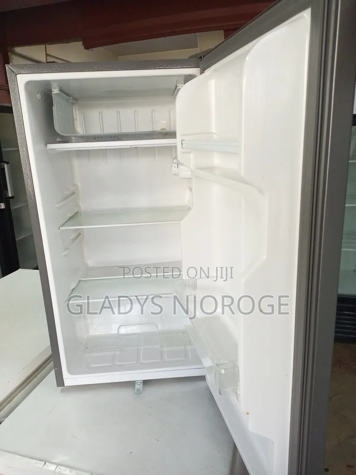 Roch Medium Fridge (100l)