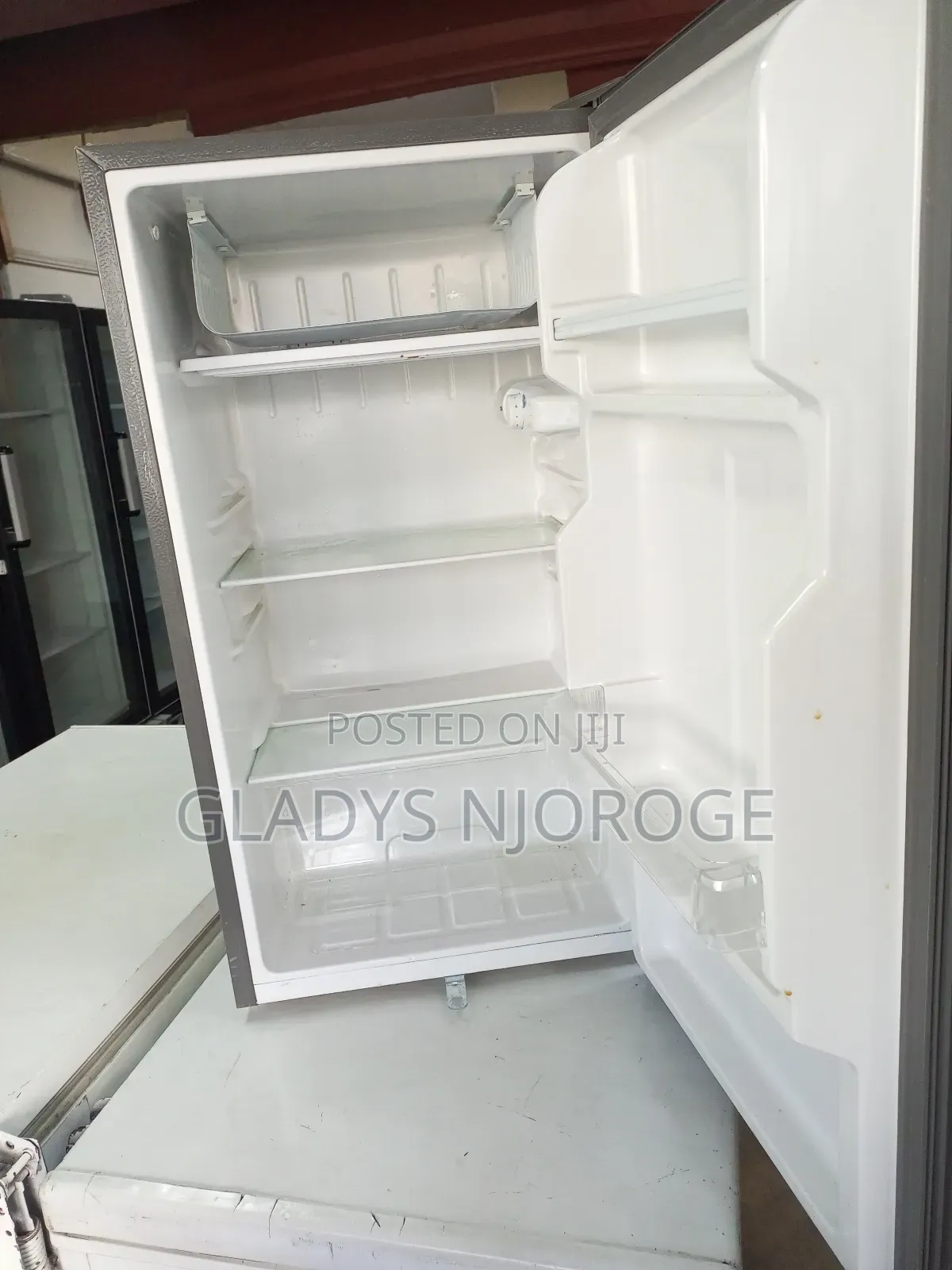 Roch Medium Fridge (100l)