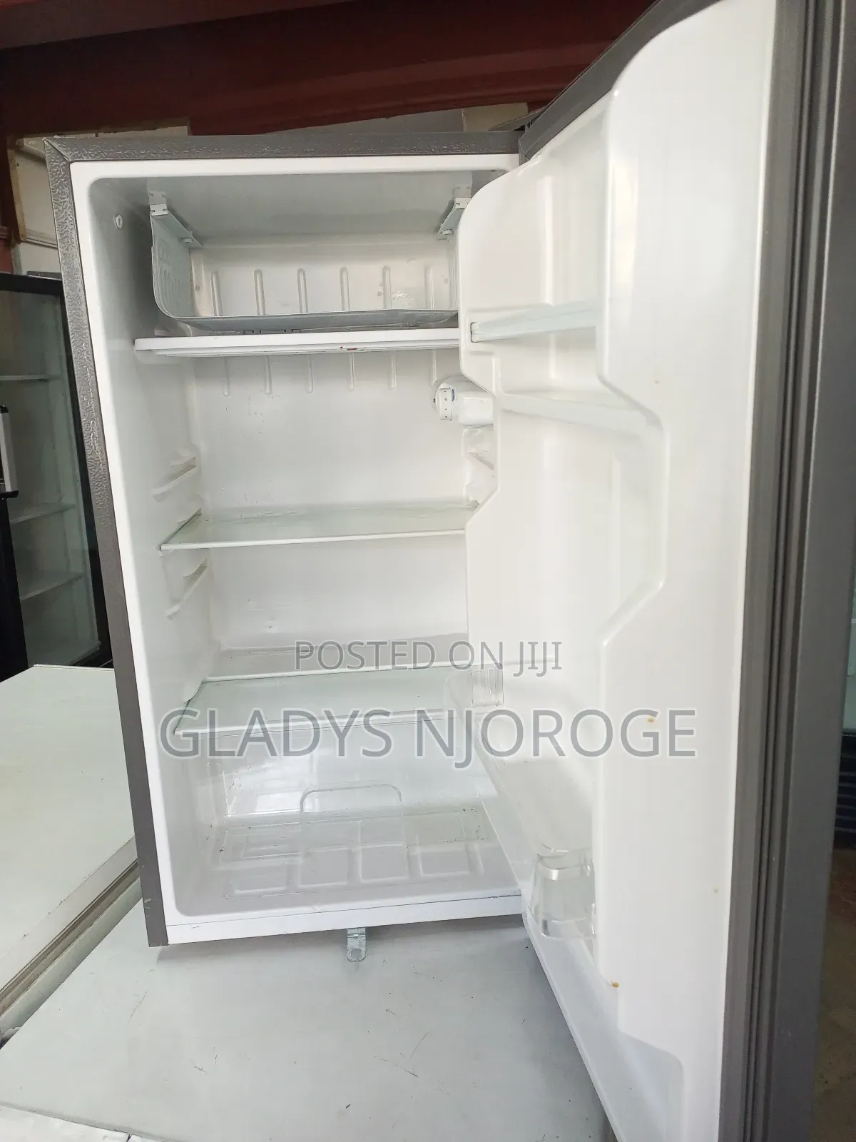 Roch Medium Fridge (100l)