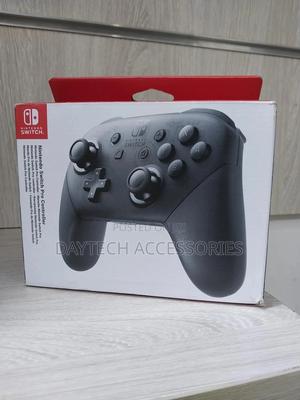 Nintendo Switch Pro Controller - Black - thumbnail 2