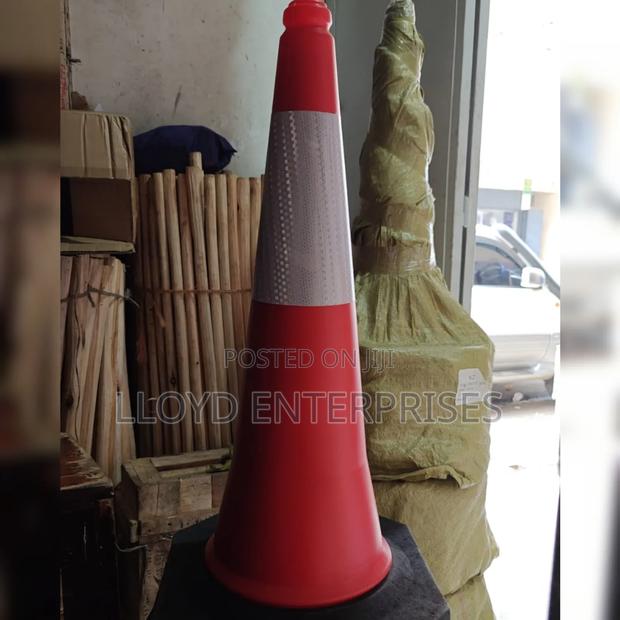 75cm Tall Construction Safety Cone - main view