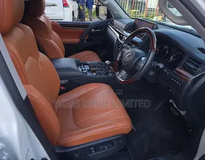 Lexus LX 570 AWD 2018 Pearl