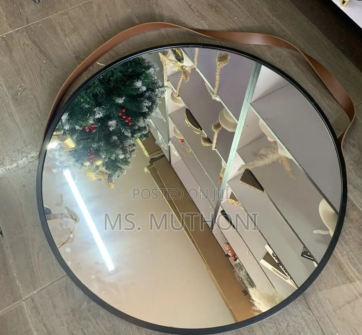 Round Hanging Mirror With Strap Decorative Wall Mirror 60cm*