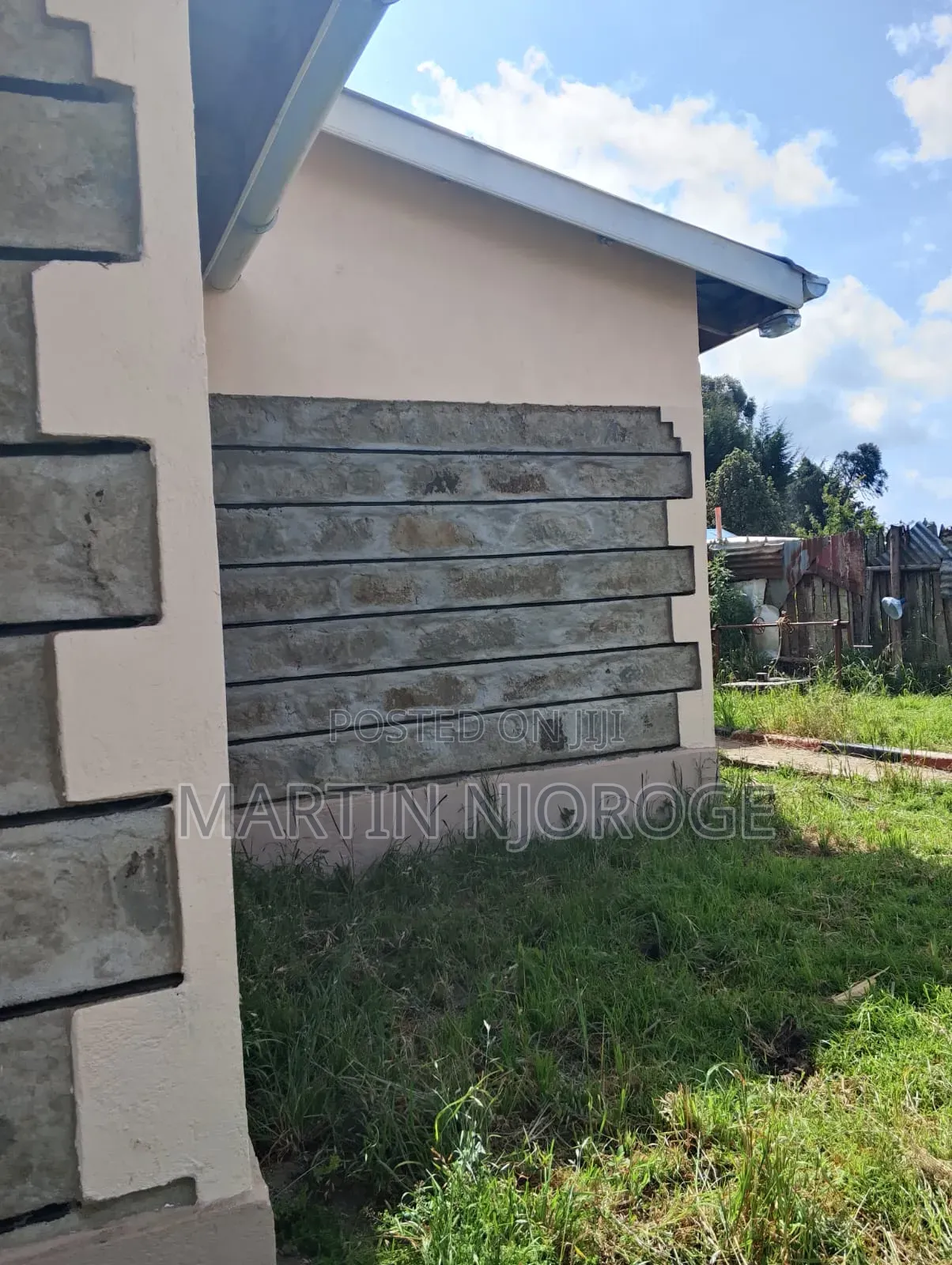 1⁄4 ( 100. By 100) Mwendandu