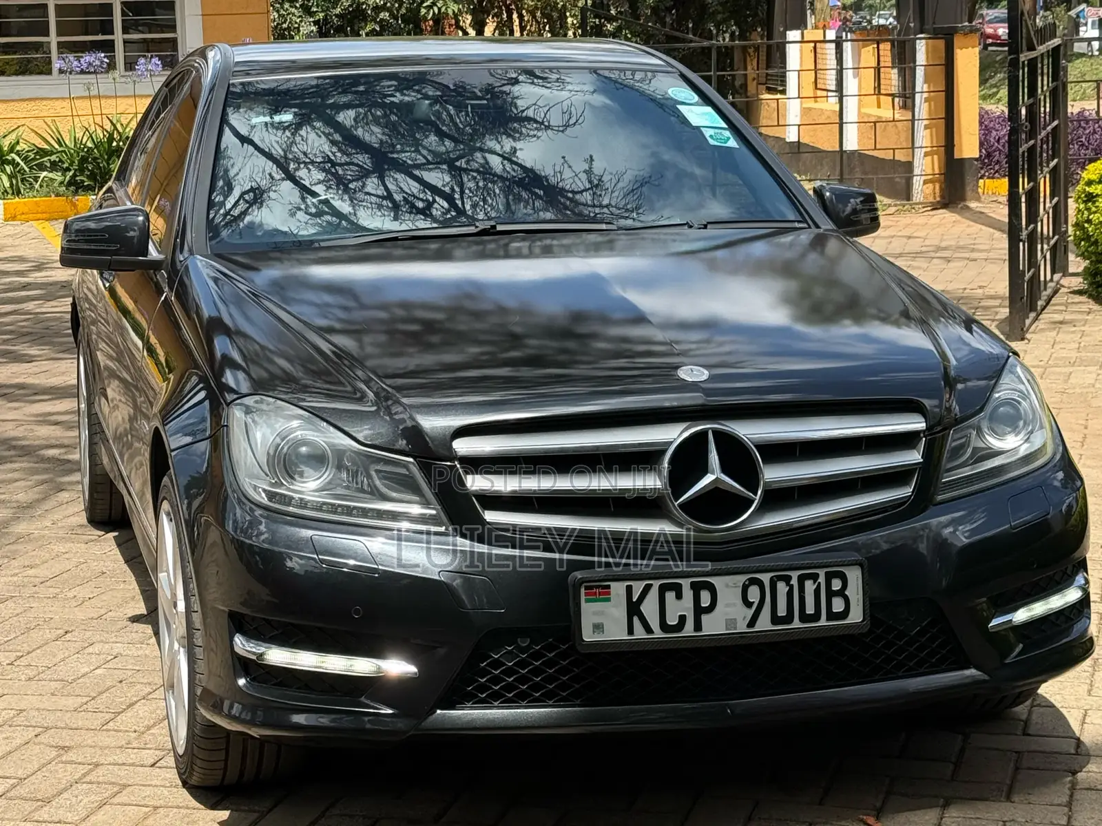 Mercedes-Benz C250 2011 Black