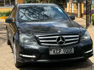 Mercedes-Benz C250 2011 Black