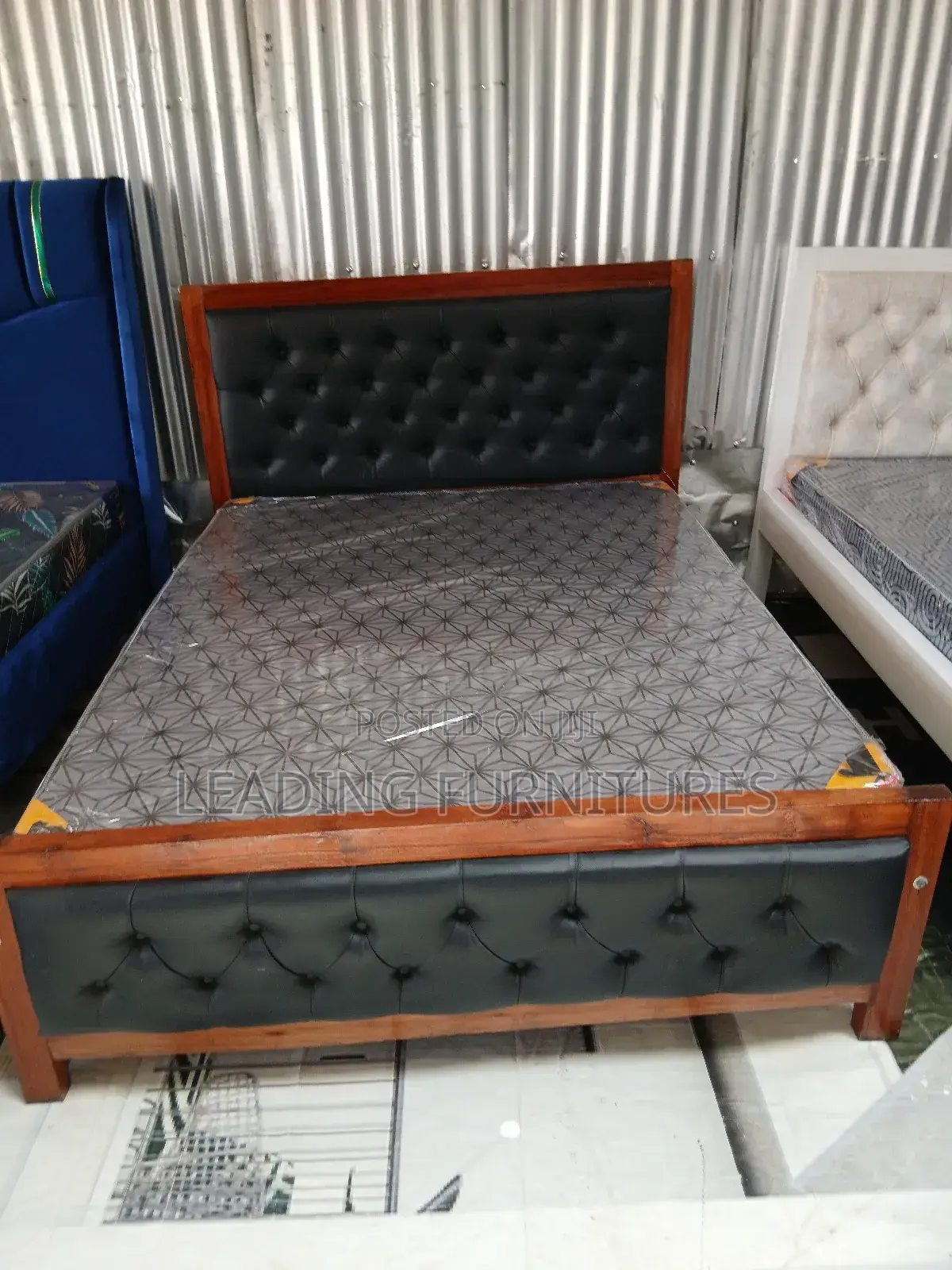 5x6 Black Mocket Bed
