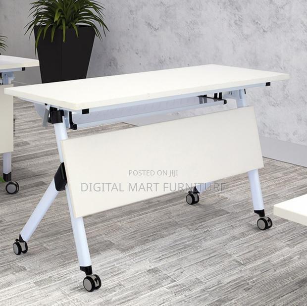 Modern 4 Leg Display Unity Employees Meeting Table