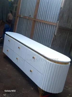 6ft Wooden Curved Tv Stand