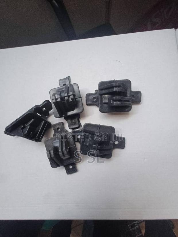 Plastic Black W Insulator for Electric Fence