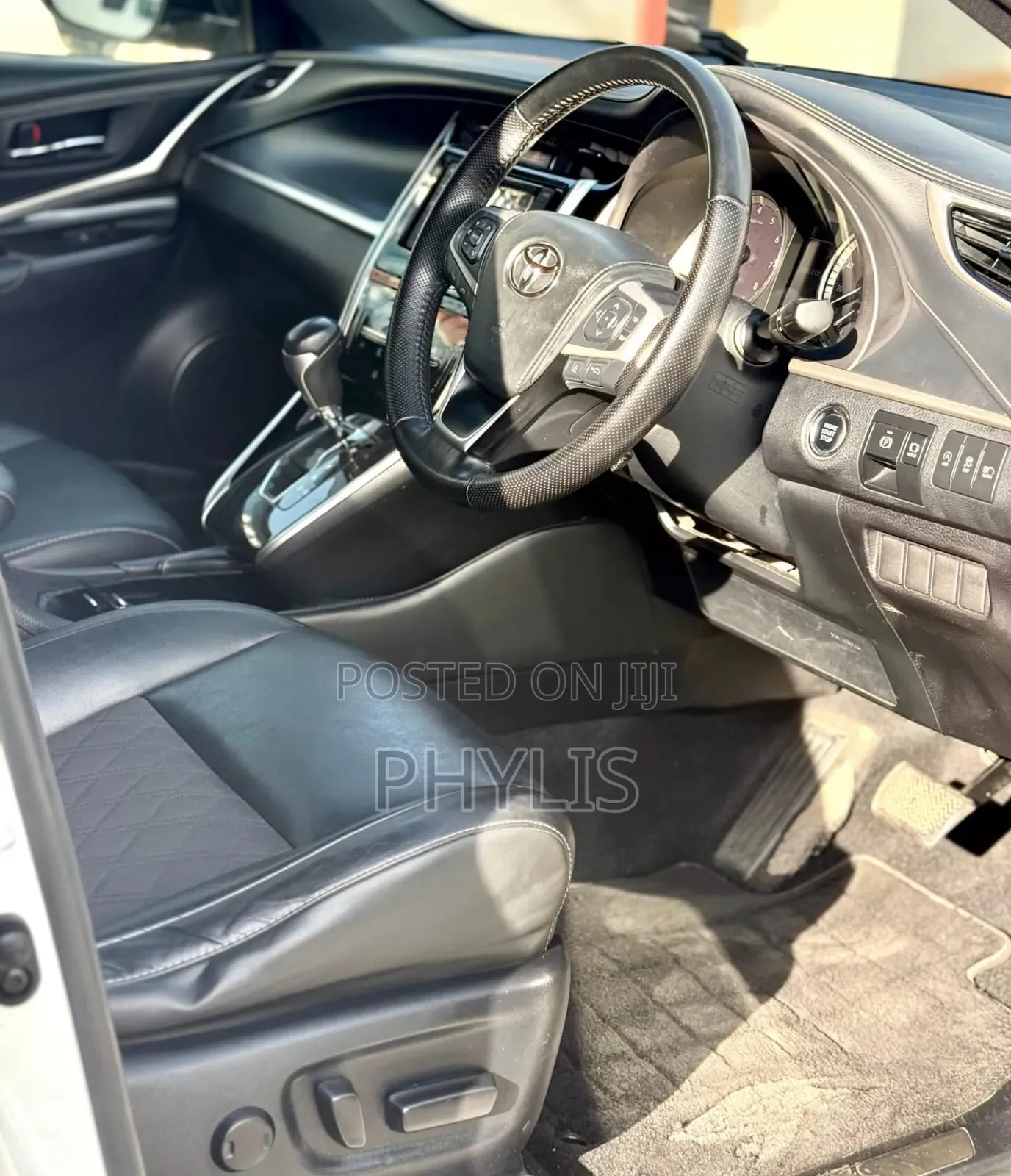 Toyota Harrier 2.0 2018 White