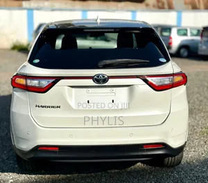 Toyota Harrier 2.0 2018 White