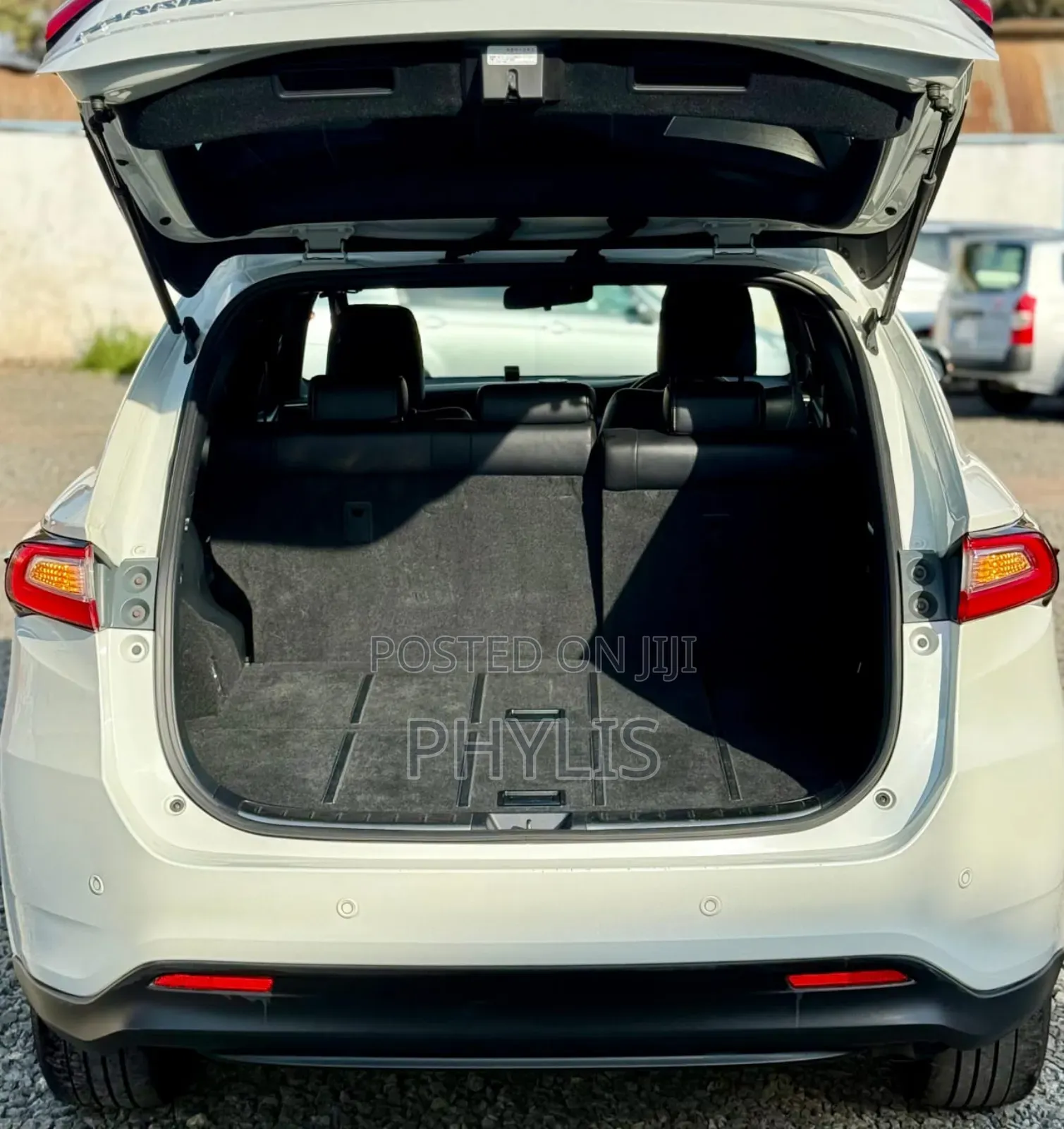 Toyota Harrier 2.0 2018 White