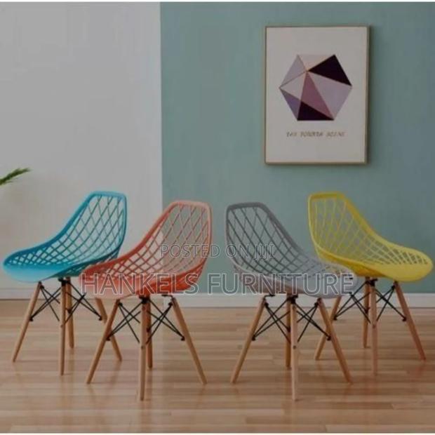 Ergonomic Eames Shell Chair - main view