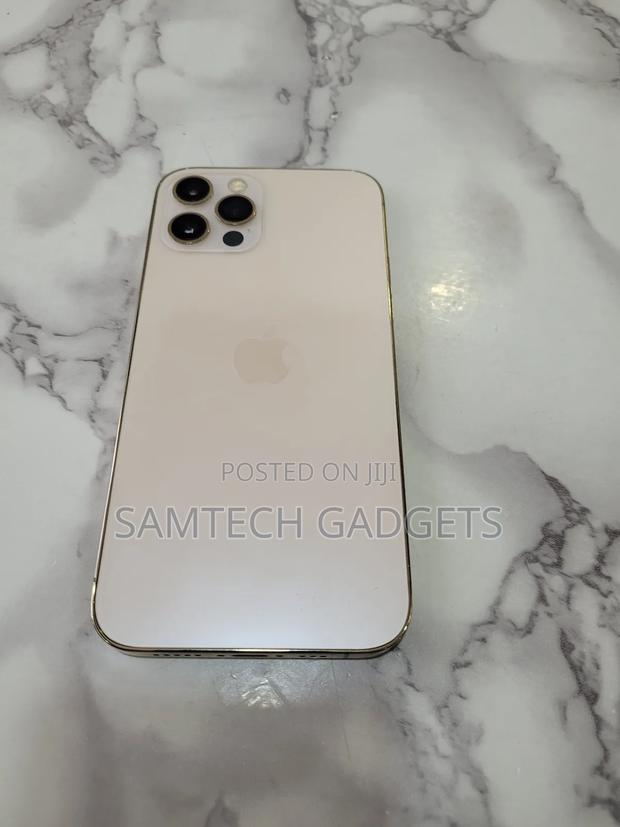 Apple iPhone 12 Pro 256 GB Gold - main view
