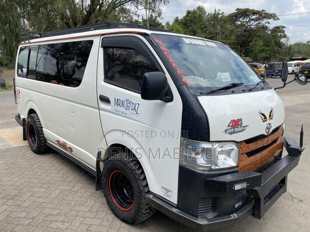 Toyota HiAce 2015 White - main view