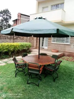 Cushioned Wooden Metallic Umbrella Set
