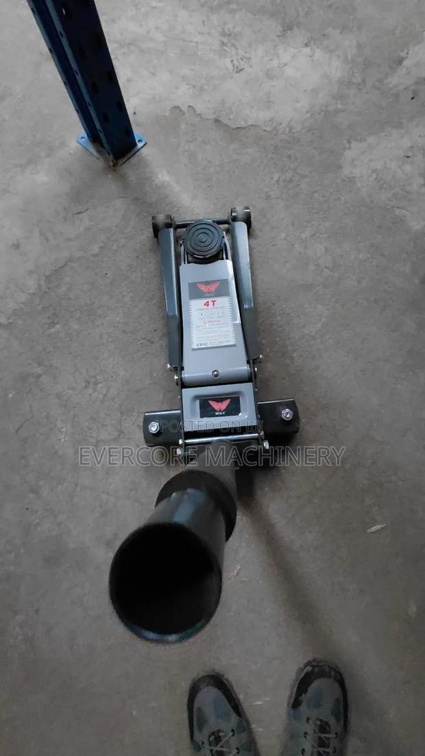 Heavy Duty 4 Tonne Trolley Jack Machine Heavy Duty.