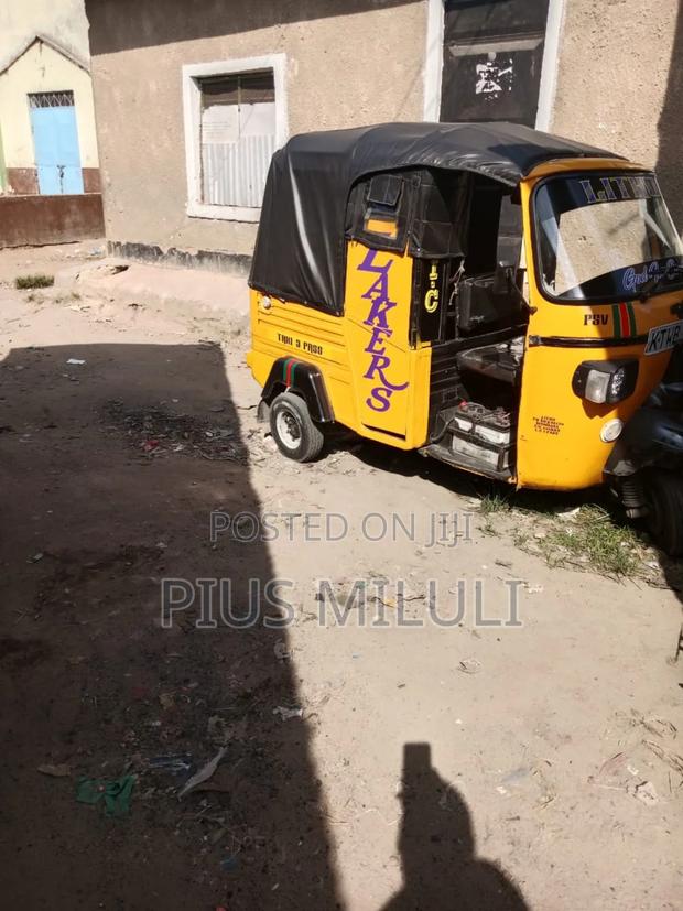 Piaggio Scooter 2022 Yellow - main view