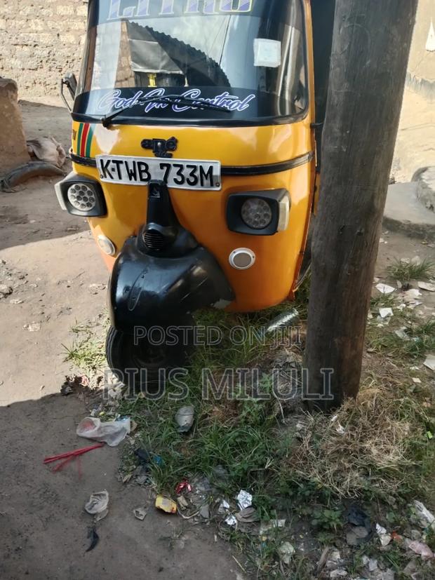 Piaggio Scooter 2022 Yellow - thumbnail 2