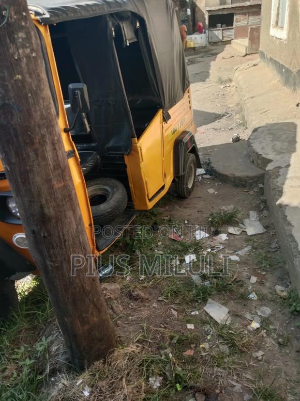 Piaggio Scooter 2022 Yellow - thumbnail 3