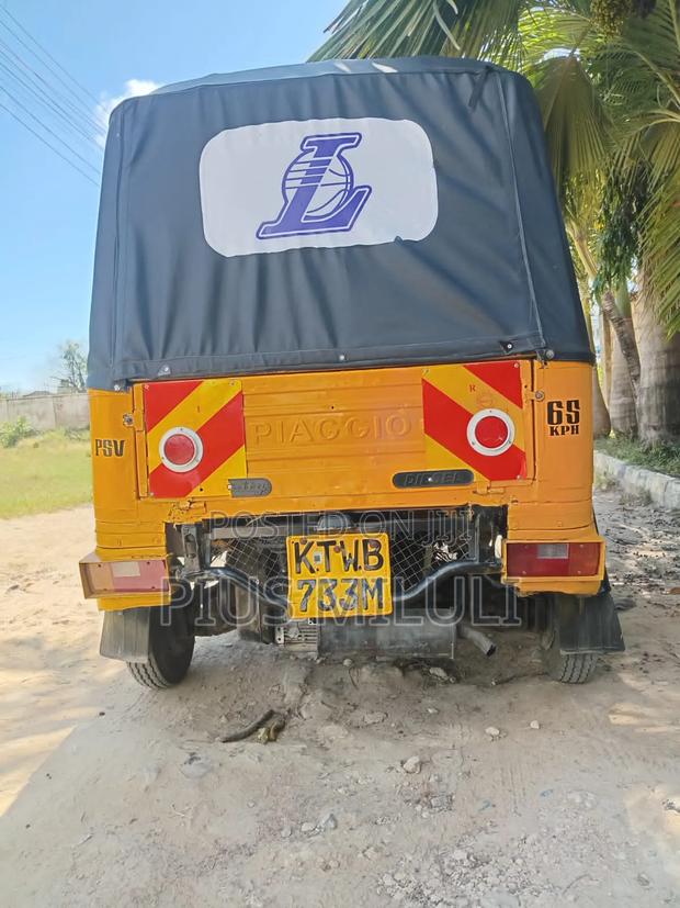 Piaggio Scooter 2022 Yellow - thumbnail 4