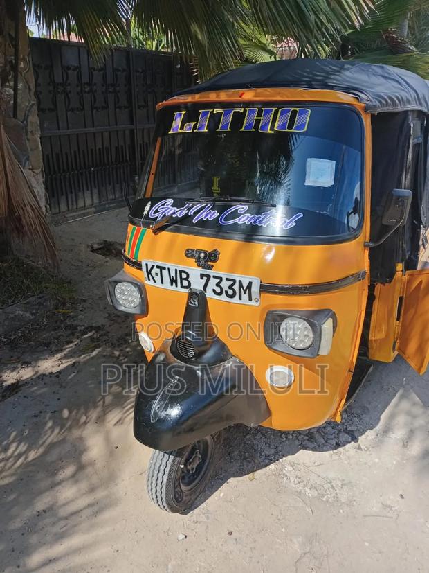 Piaggio Scooter 2022 Yellow - thumbnail 5