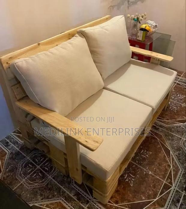 Wooden Upholstered Waiting Bay Seat