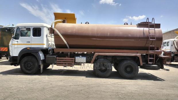 Tata LPT-2518 Exhauster Truck - thumbnail 4