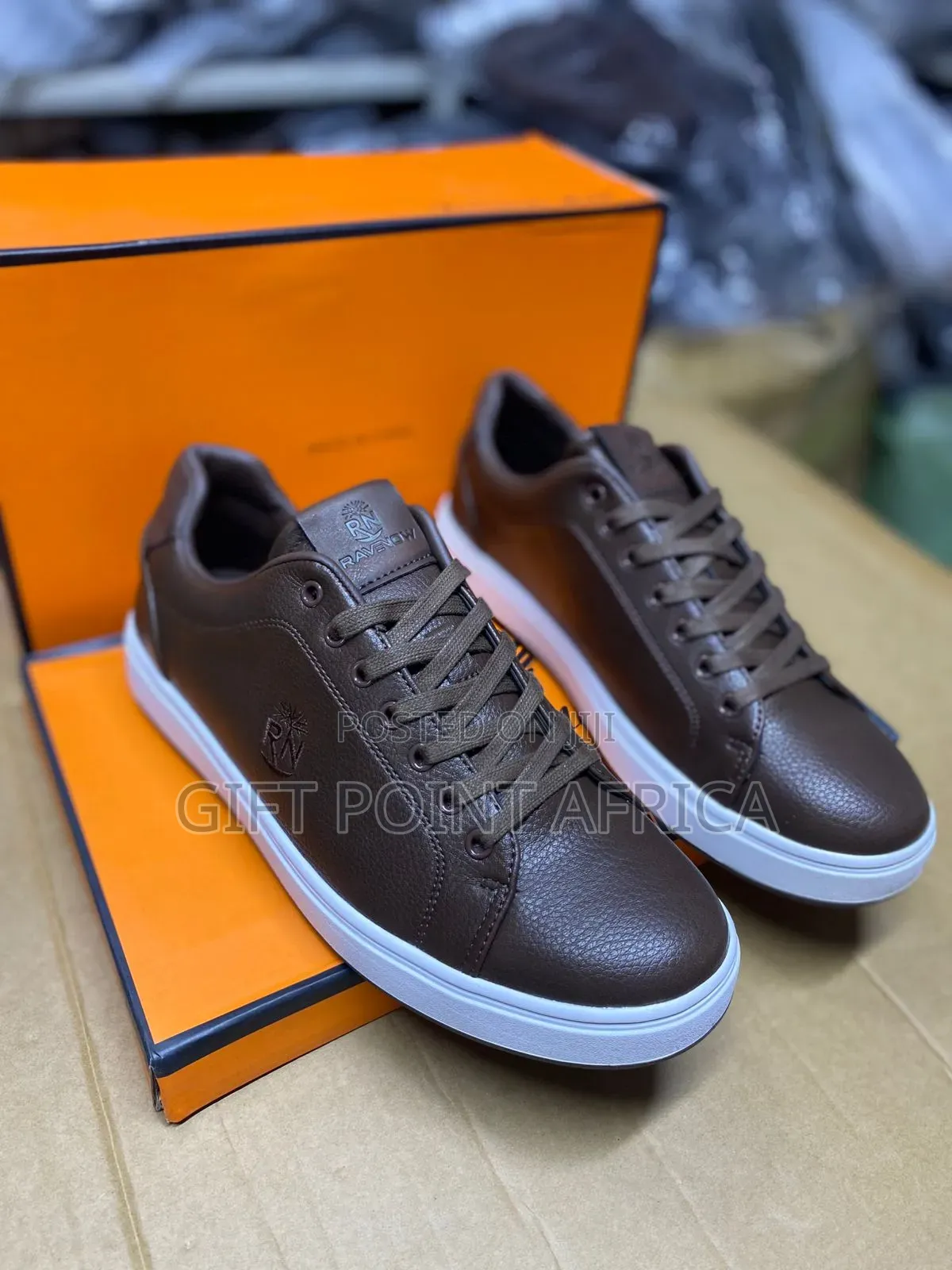 Brown Leather Ravenow Casual Sneakers With White Soles.