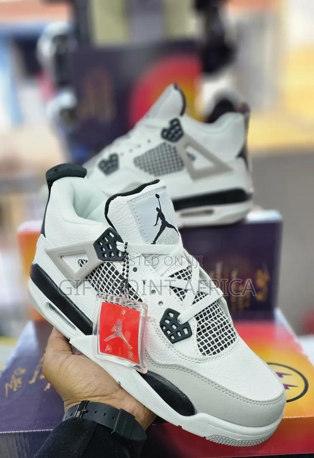 Nike Air Jordan 4 Retro "Military Black" Sneaker