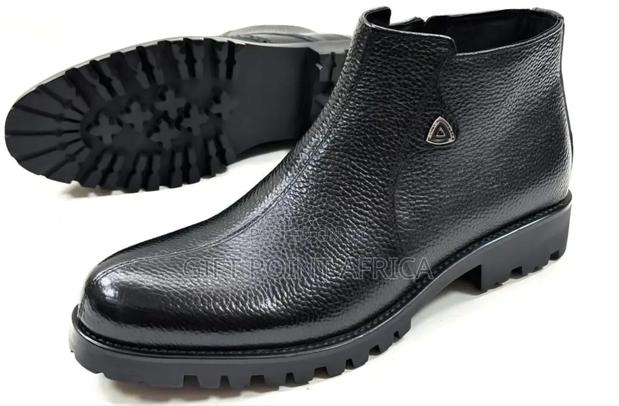 Men's Black Leather Ankle Boots With A Lugged Sole. - thumbnail 3