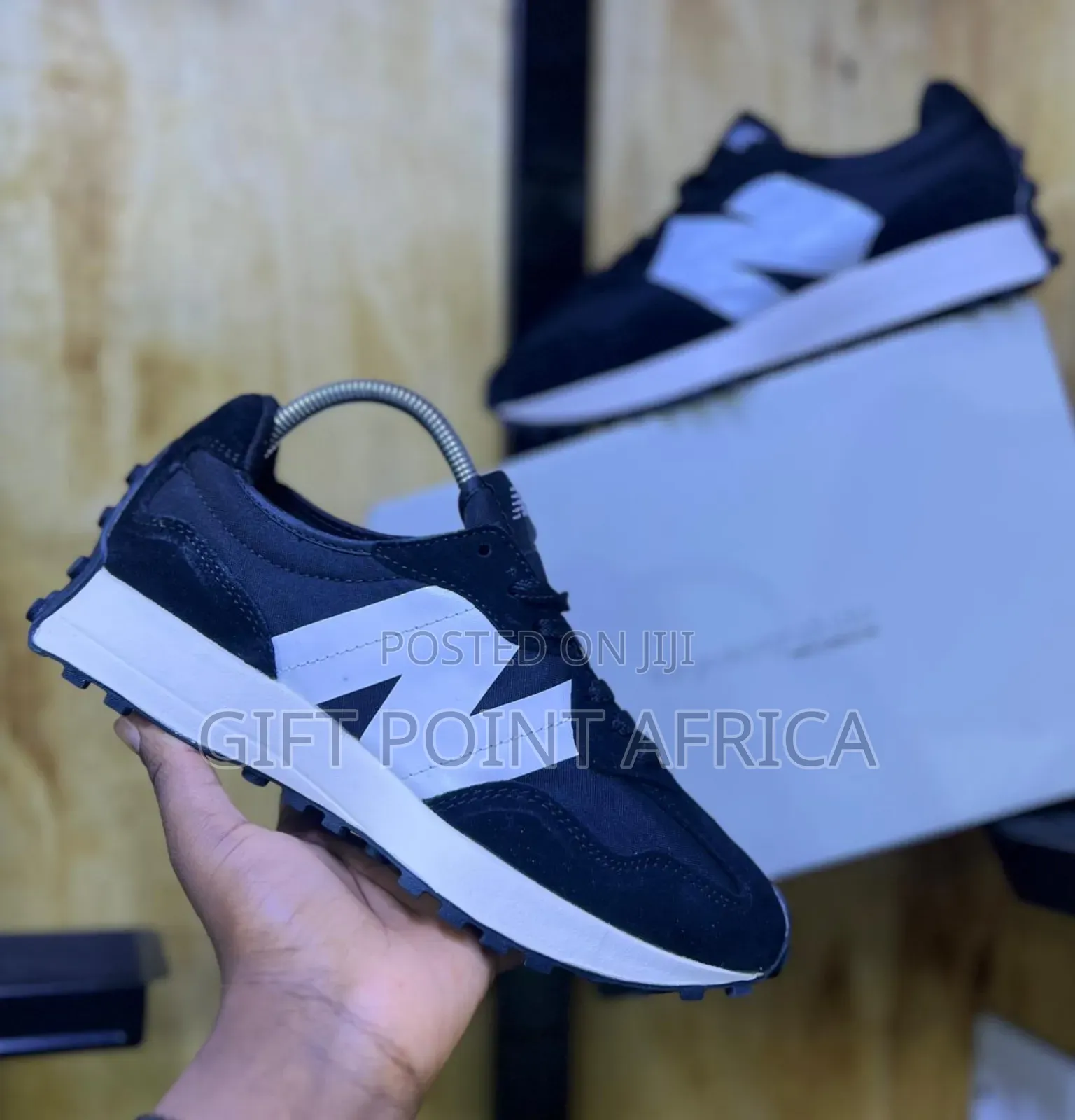 New Balance 327 Sneakers