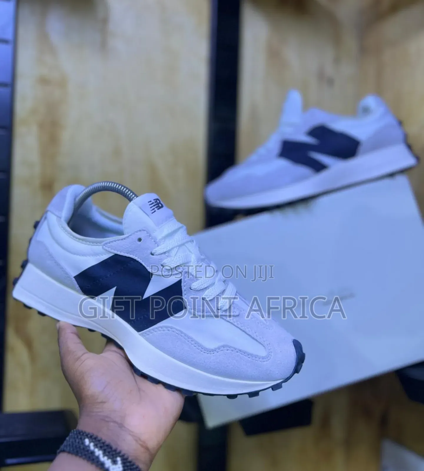 New Balance 327 Sneakers