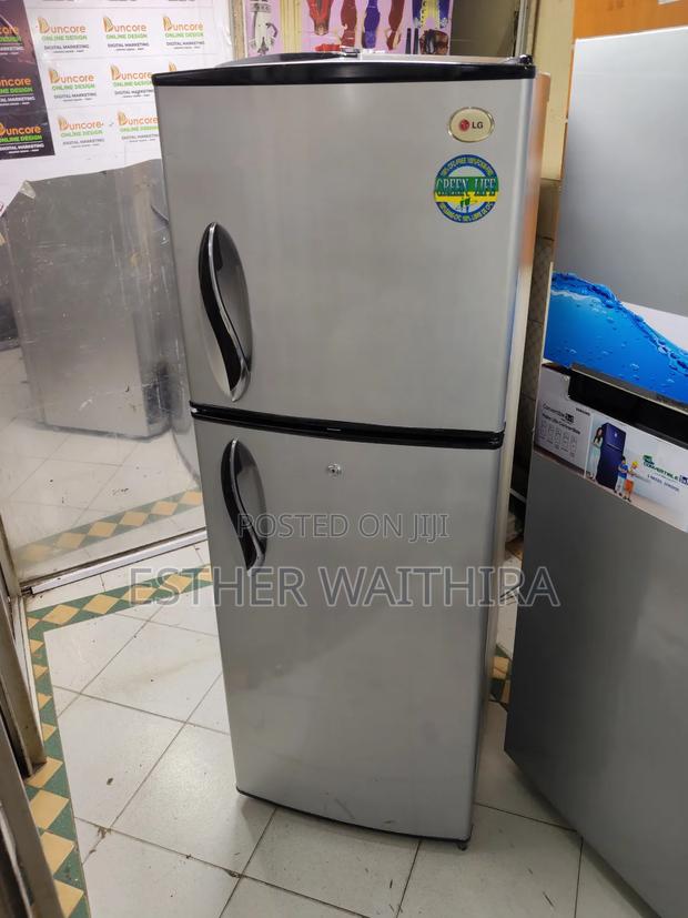 Well Maintained Medium Size Lg Fridge