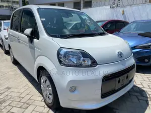 Toyota Porte 2018 White
