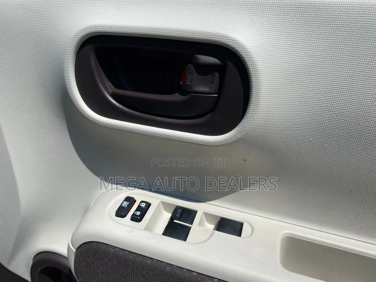 Toyota Porte 2018 White