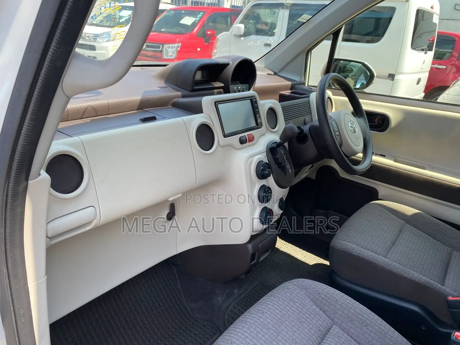 Toyota Porte 2018 White