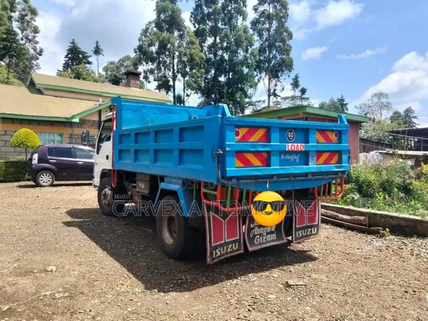 Isuzu NQR Tipper - main view