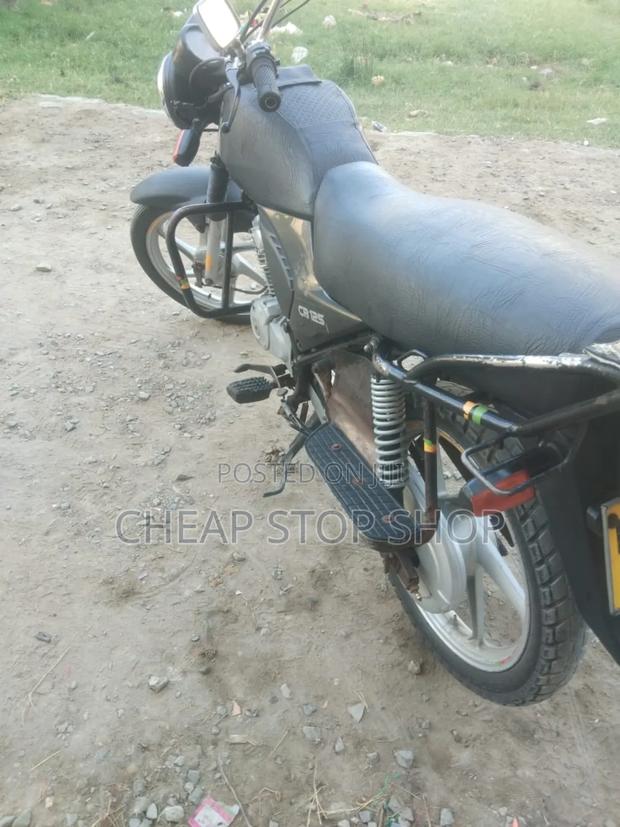 Honda CB 2016 Red - main view