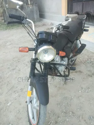 Honda CB 2016 Red