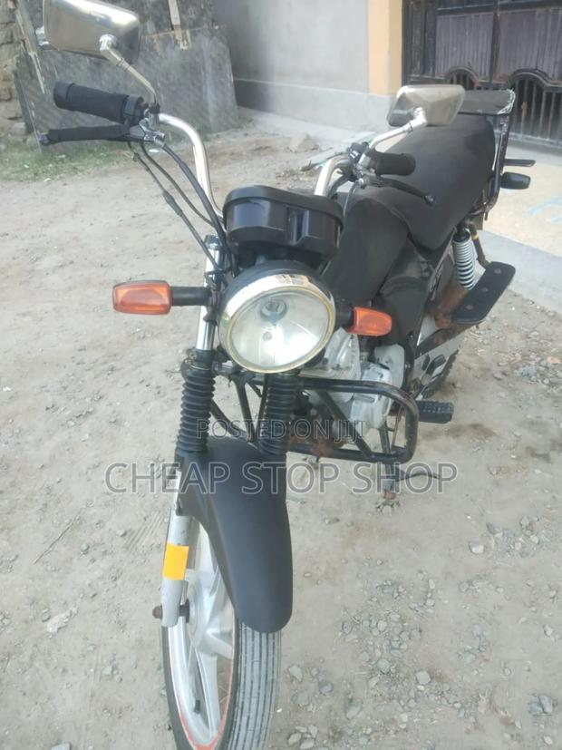 Honda CB 2016 Red - thumbnail 2