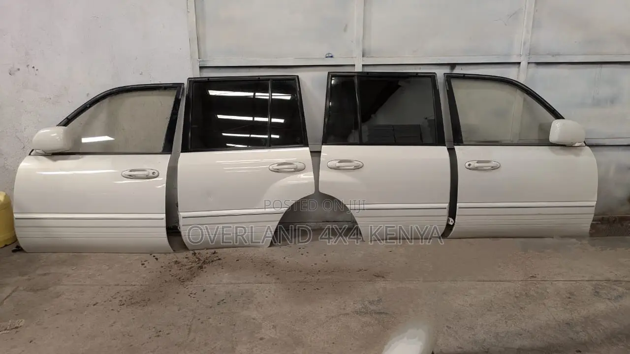 Toyota Land Cruiser 100 - 4 Doors Clean and in Mint Condition