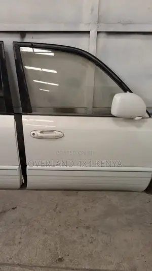 Toyota Land Cruiser 100 - 4 Doors Clean and in Mint Condition