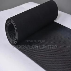 Commercial Grade Ribbed Rubber Mat - thumbnail 2