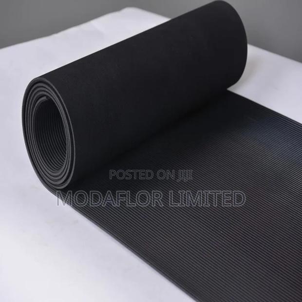 Commercial Grade Ribbed Rubber Mat - main view