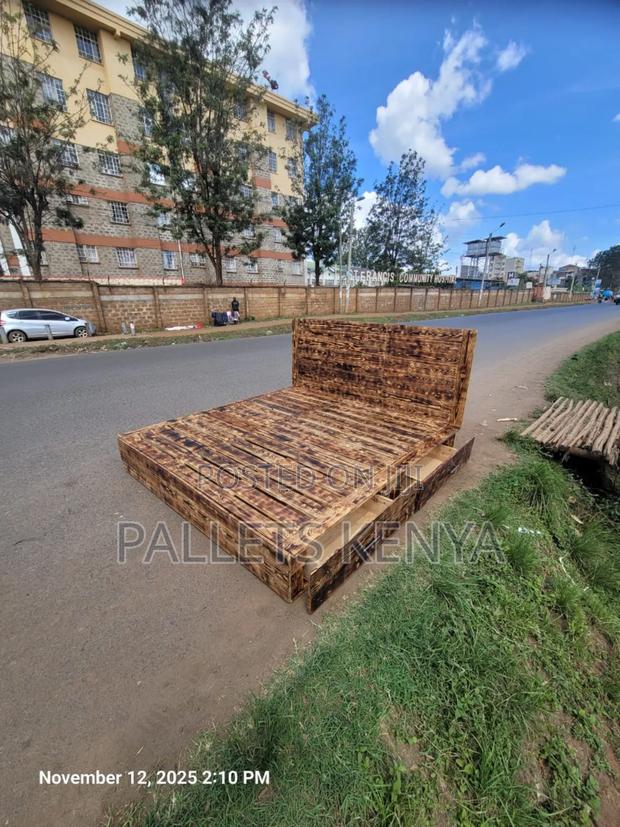 5d2.Queen Size Pallet Bed- 5by6 Bed. - main view