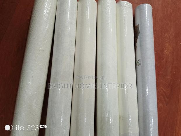 Textured Plain White Quality Wallpaper - main view