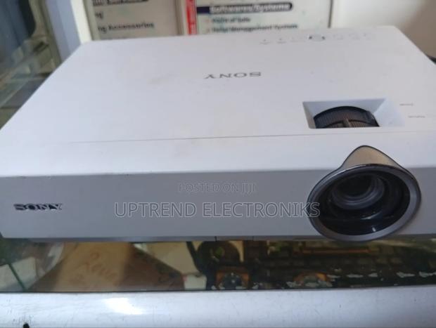 Sony Dx102 – Refurbished Projector - main view